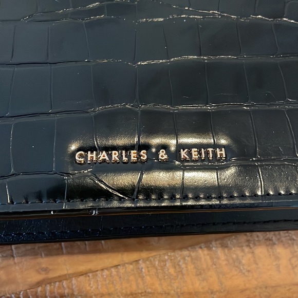 CHARLES & KEITH - CLUTCH - Picture 3 of 7